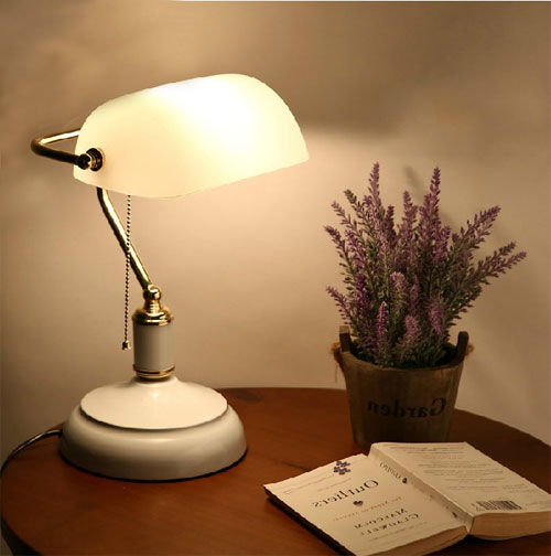 美美美 這些用玻璃做成的工作臺燈,帶你穿越民國時光